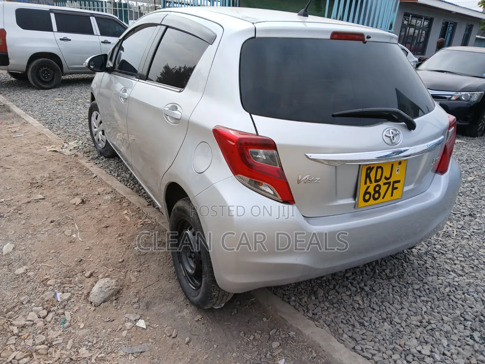 Toyota Vitz 2015 Silver