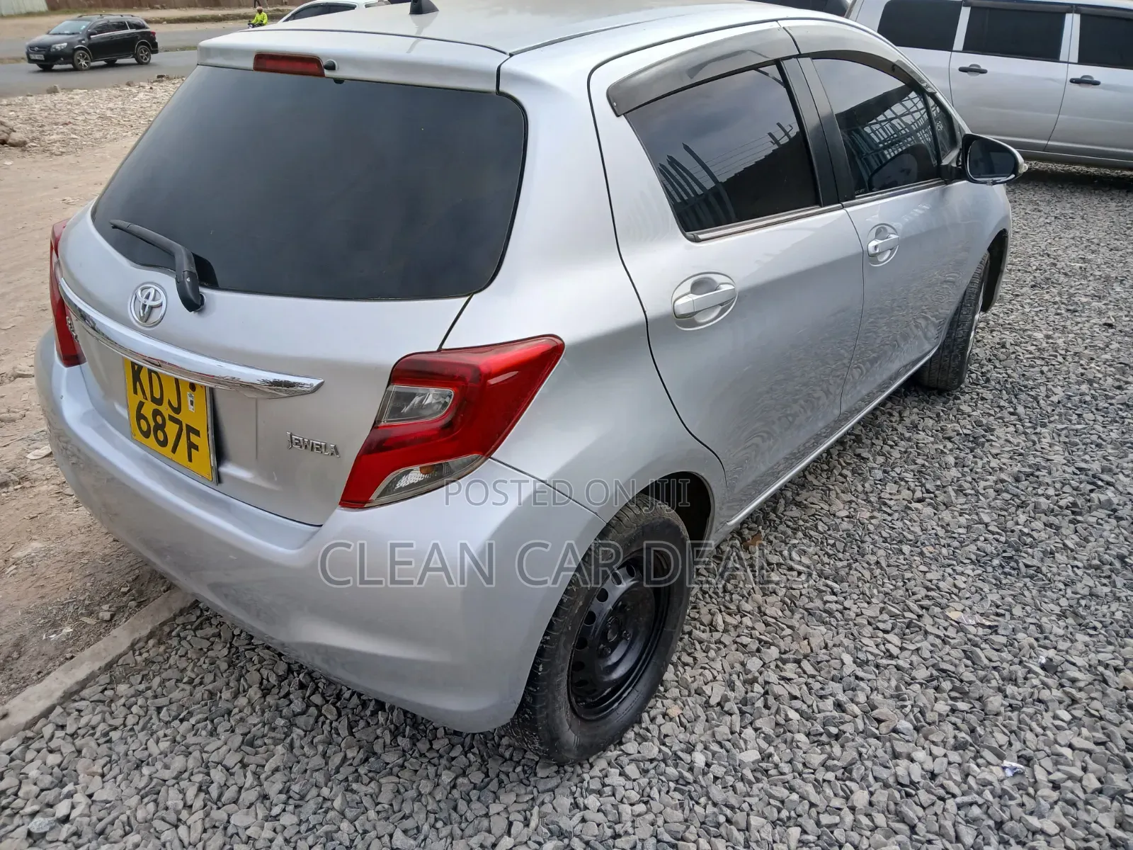 Toyota Vitz 2015 Silver