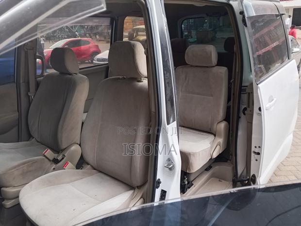 Toyota HiAce 2019 White - thumbnail 2