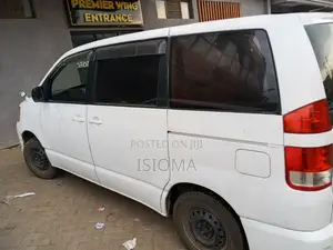 Toyota HiAce 2019 White