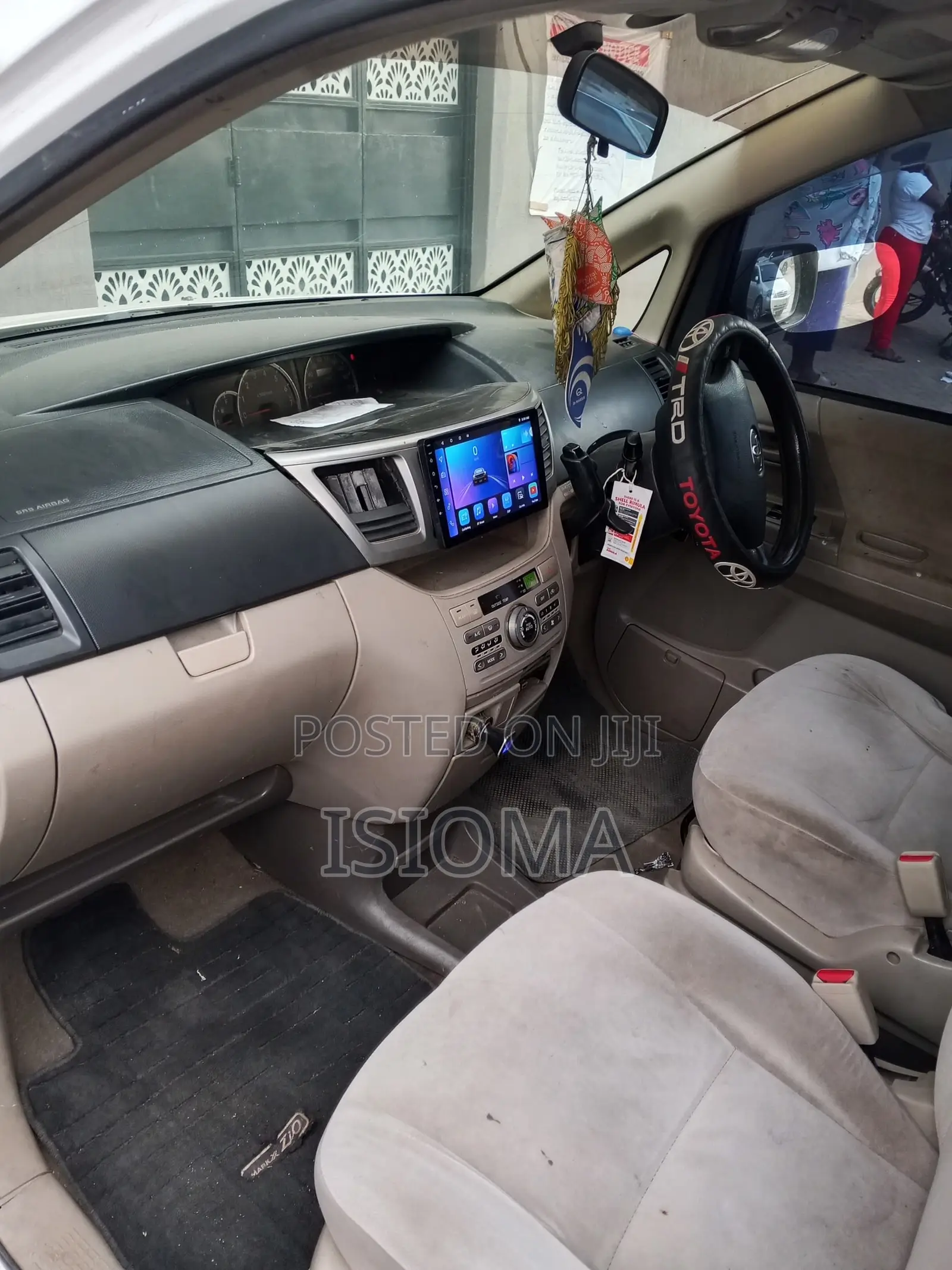 Toyota HiAce 2019 White