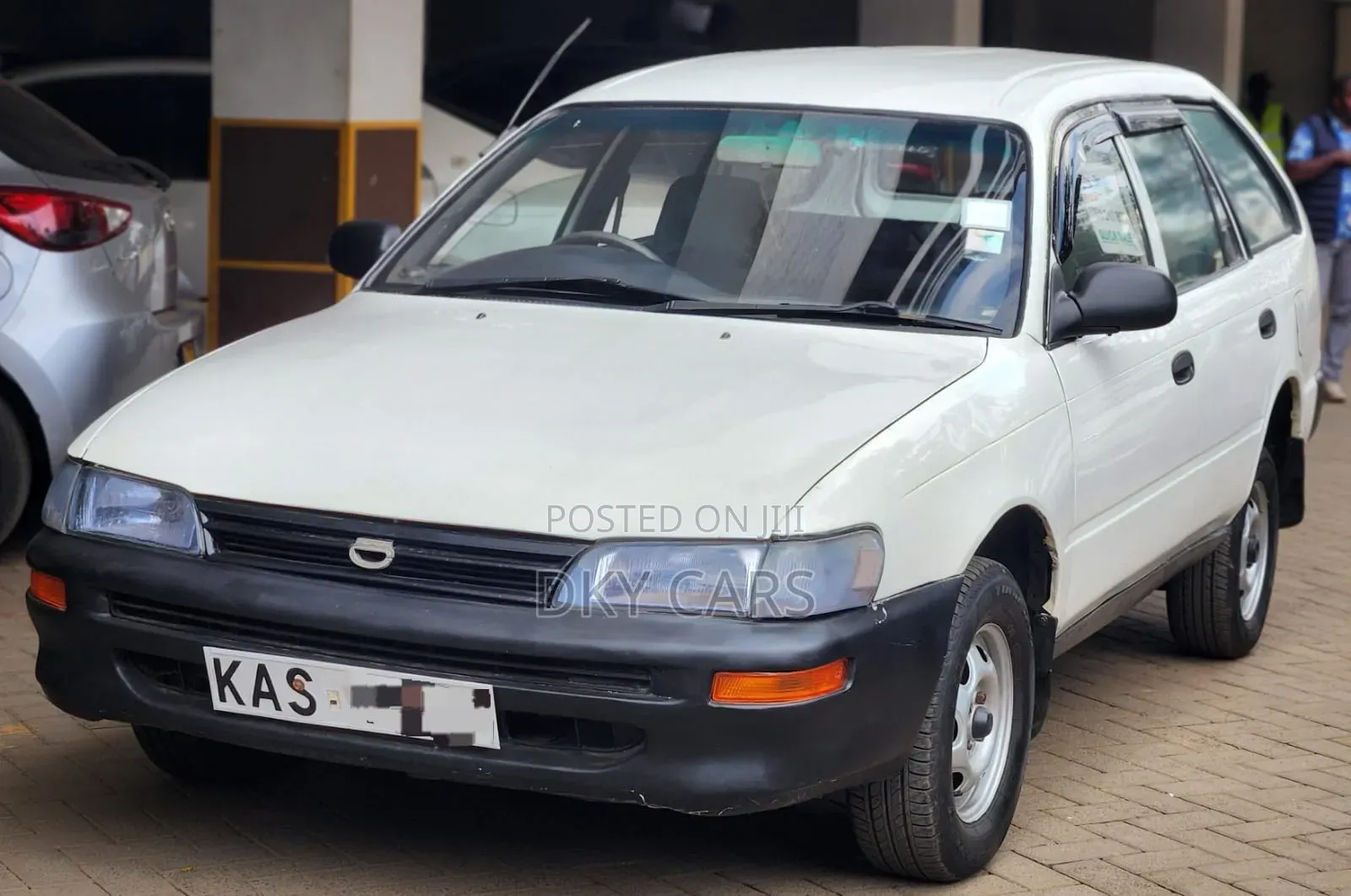 Toyota Corolla 2000 White