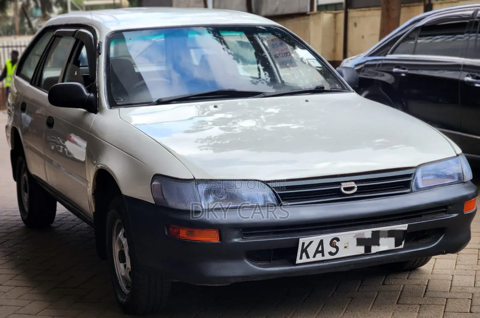 Toyota Corolla 2000 White