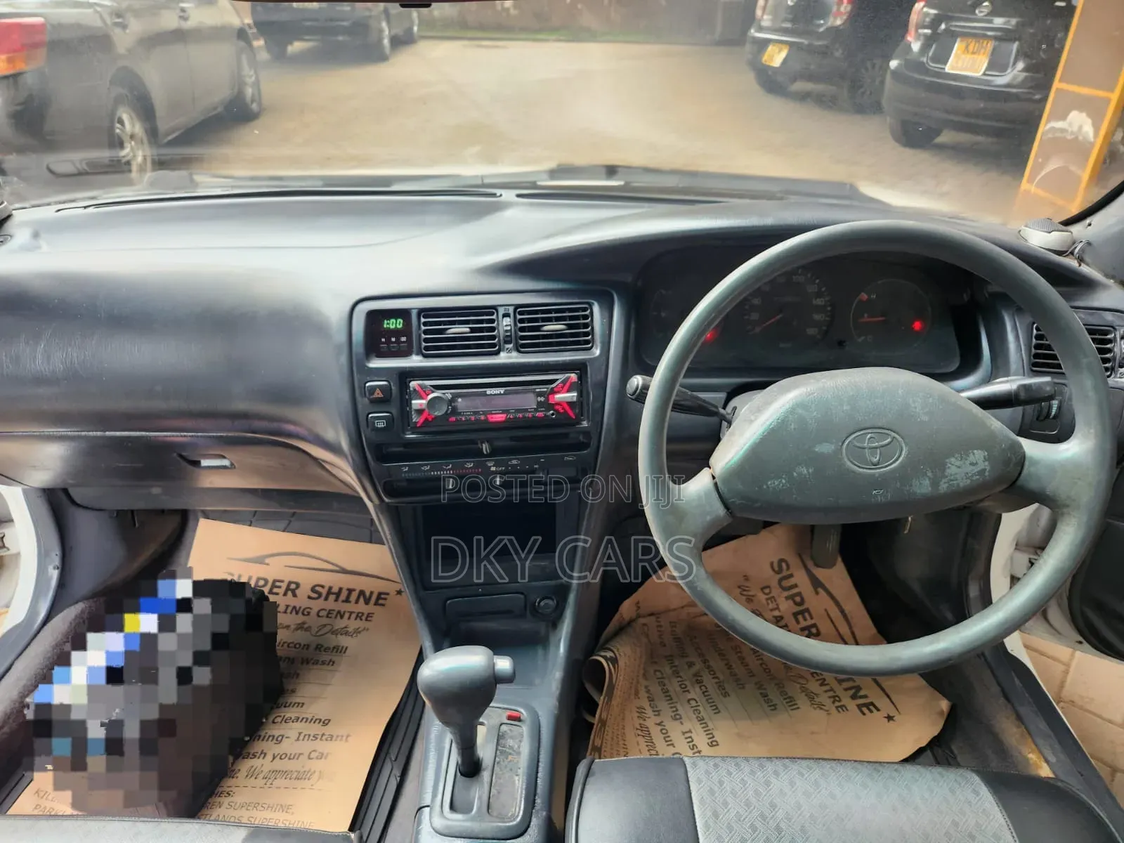 Toyota Corolla 2000 White