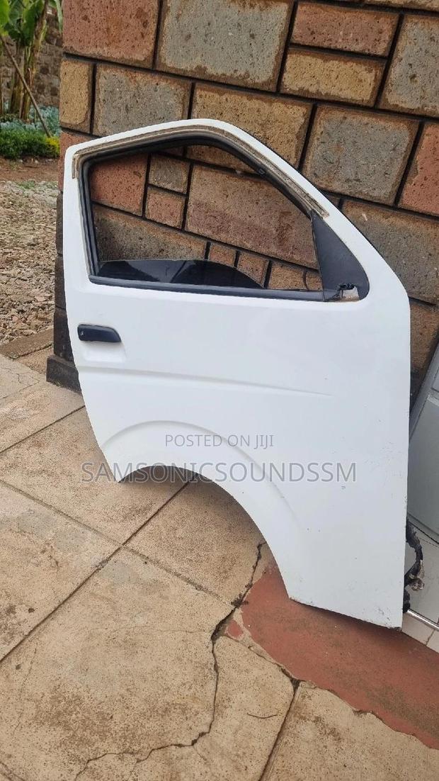 Toyota Hiace 7L Front Door - thumbnail 2