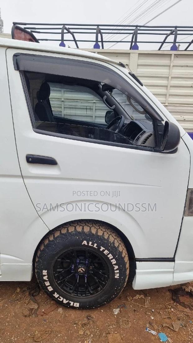 Toyota Hiace 7L Front Door - thumbnail 4