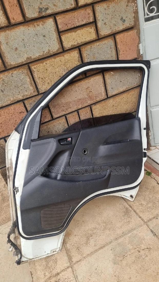 Toyota Hiace 7L Front Door - thumbnail 5