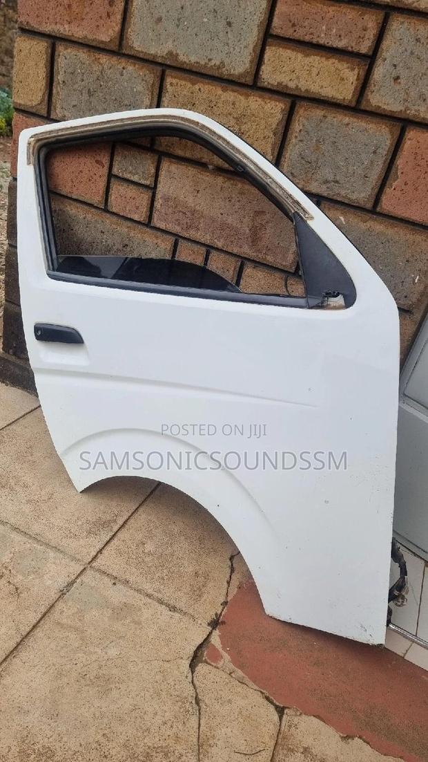 Toyota Hiace 7L Front Door - thumbnail 7