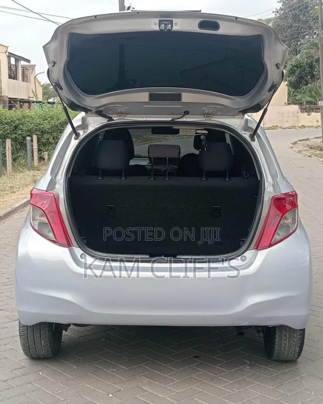 Toyota Vitz 2012 Silver