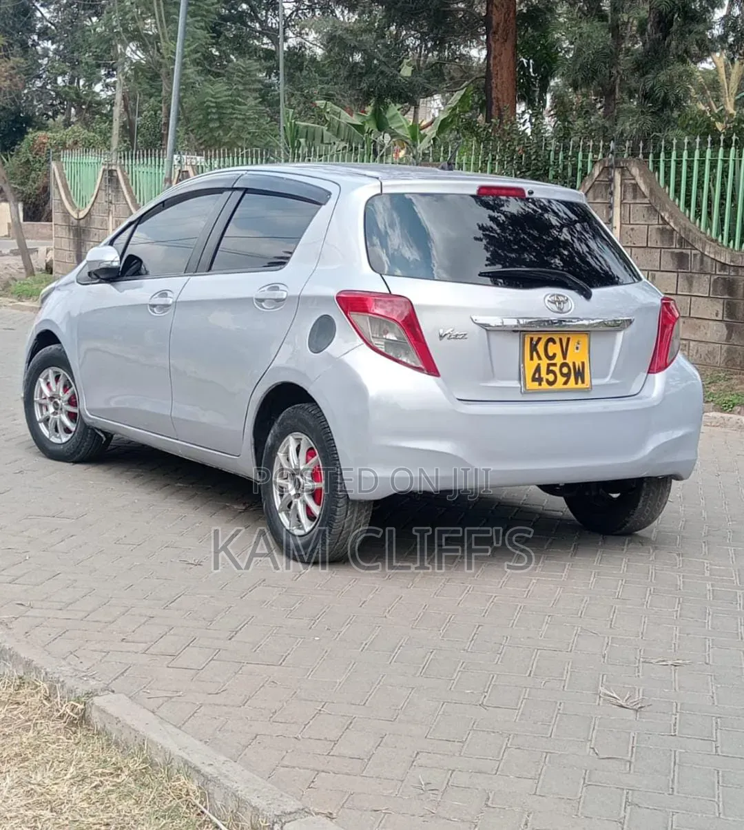 Toyota Vitz 2012 Silver