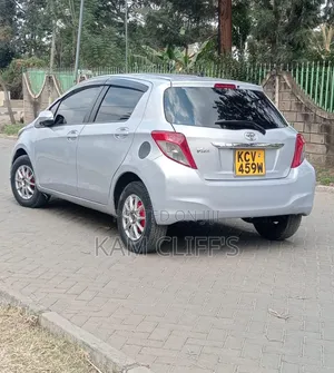 Toyota Vitz 2012 Silver