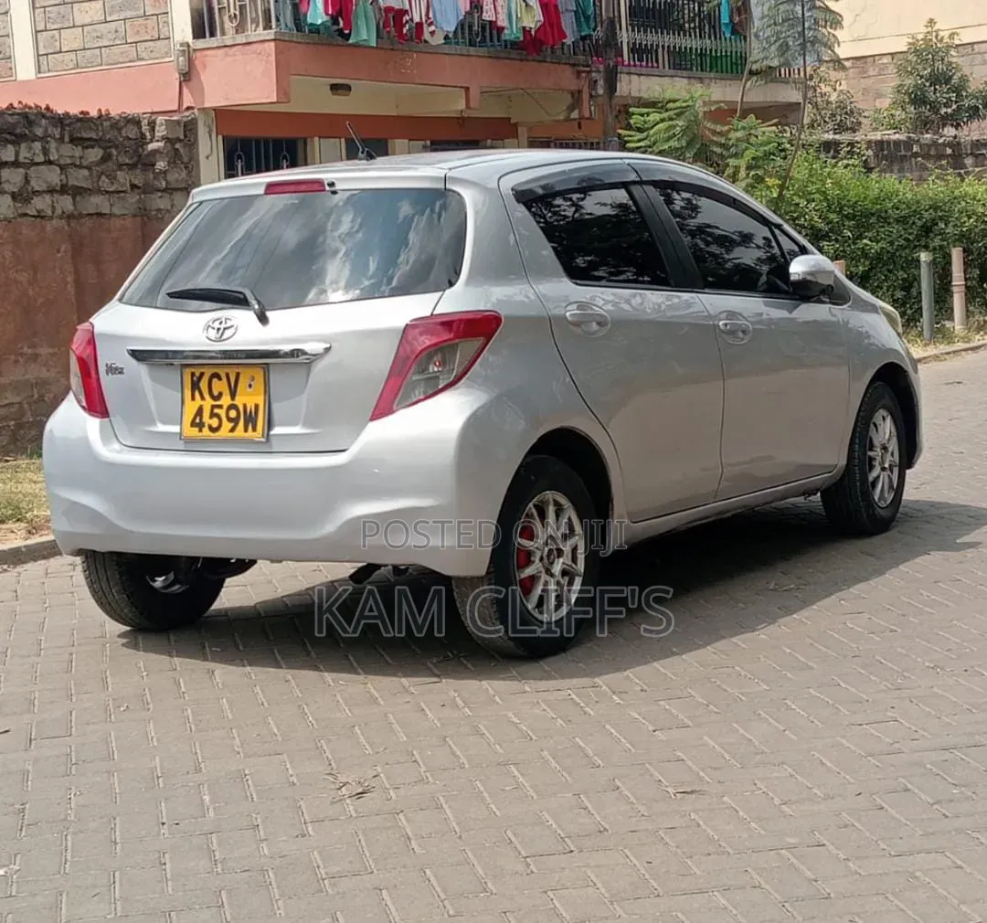 Toyota Vitz 2012 Silver