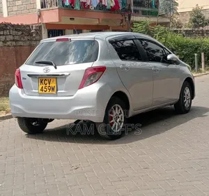 Toyota Vitz 2012 Silver