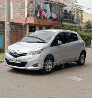 Toyota Vitz 2012 Silver