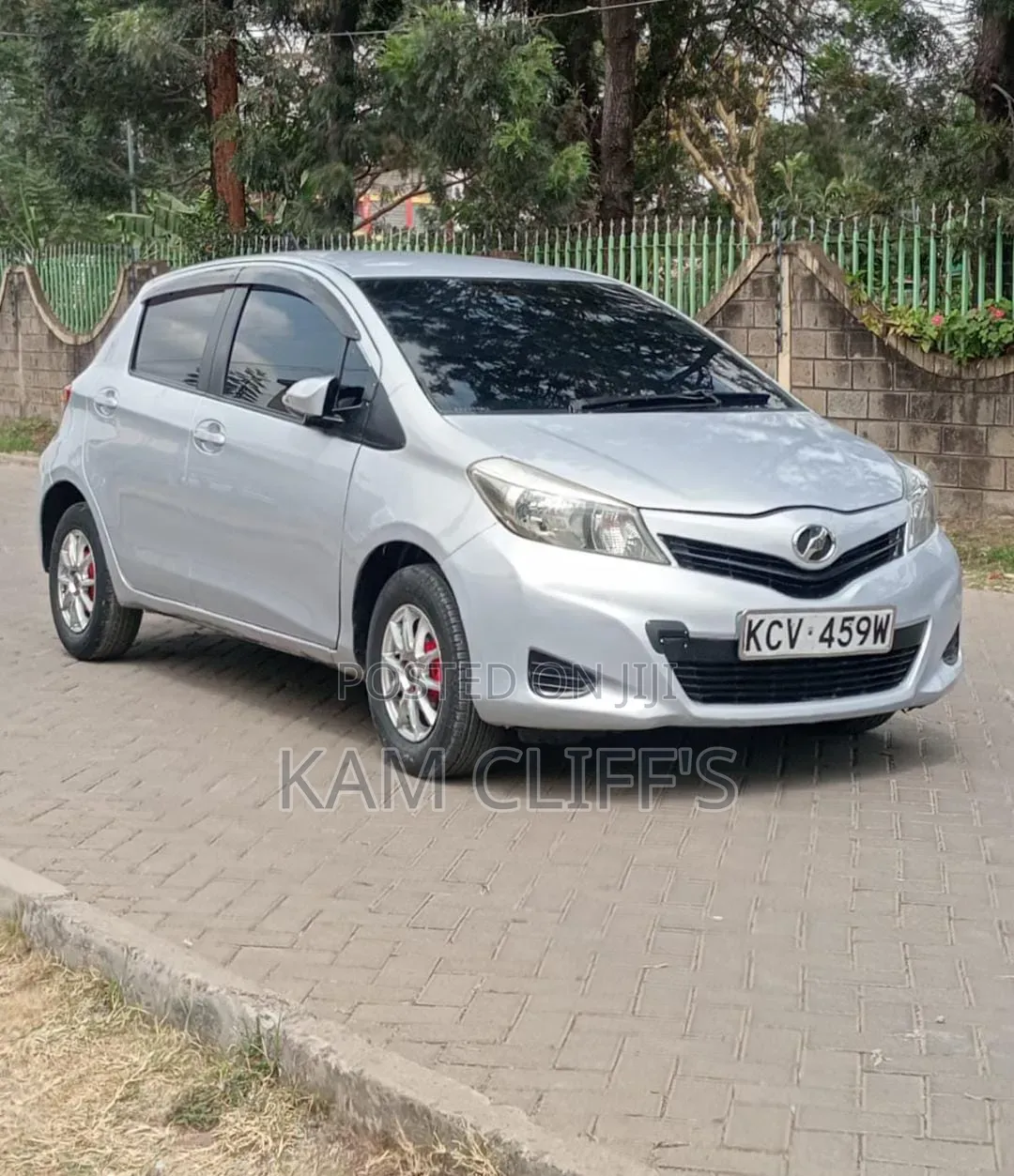Toyota Vitz 2012 Silver