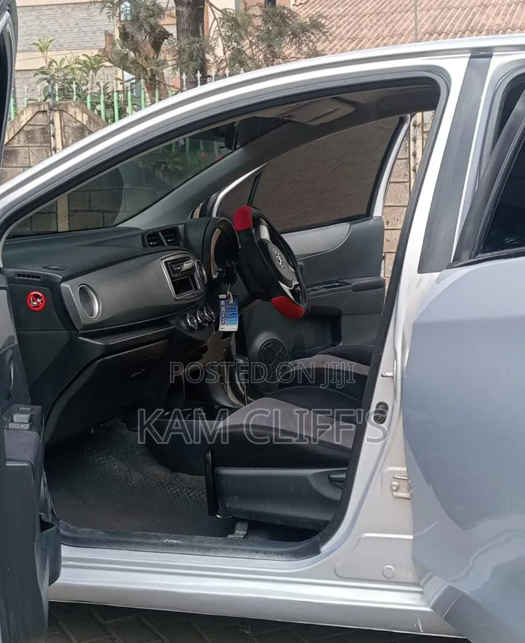 Toyota Vitz 2012 Silver