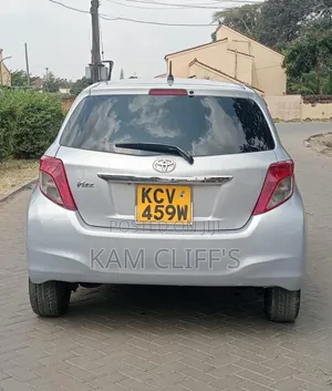 Toyota Vitz 2012 Silver