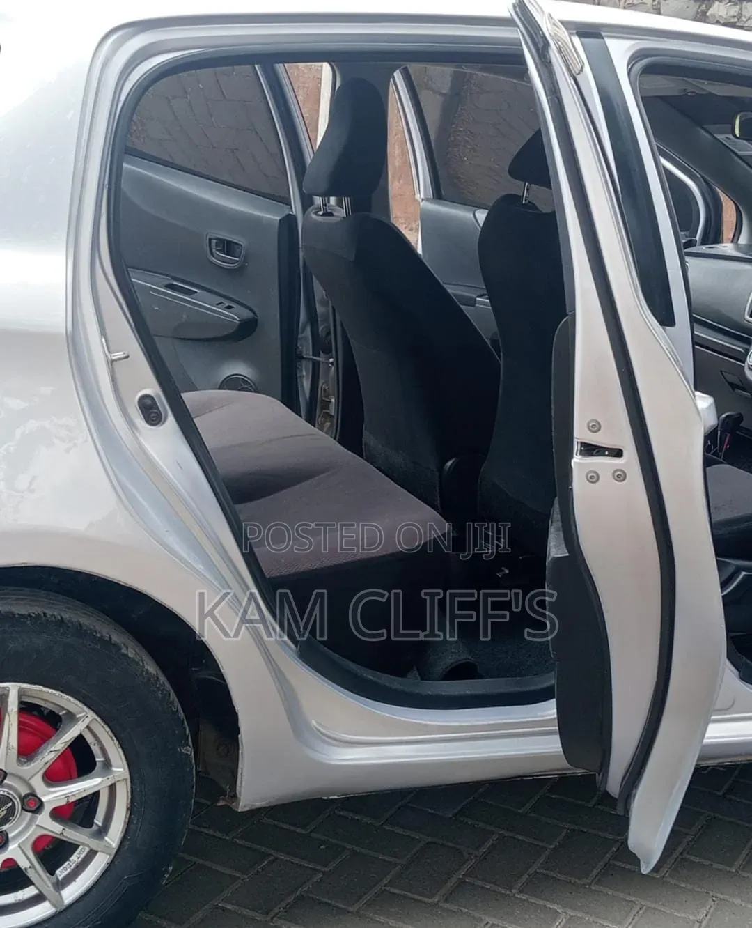 Toyota Vitz 2012 Silver