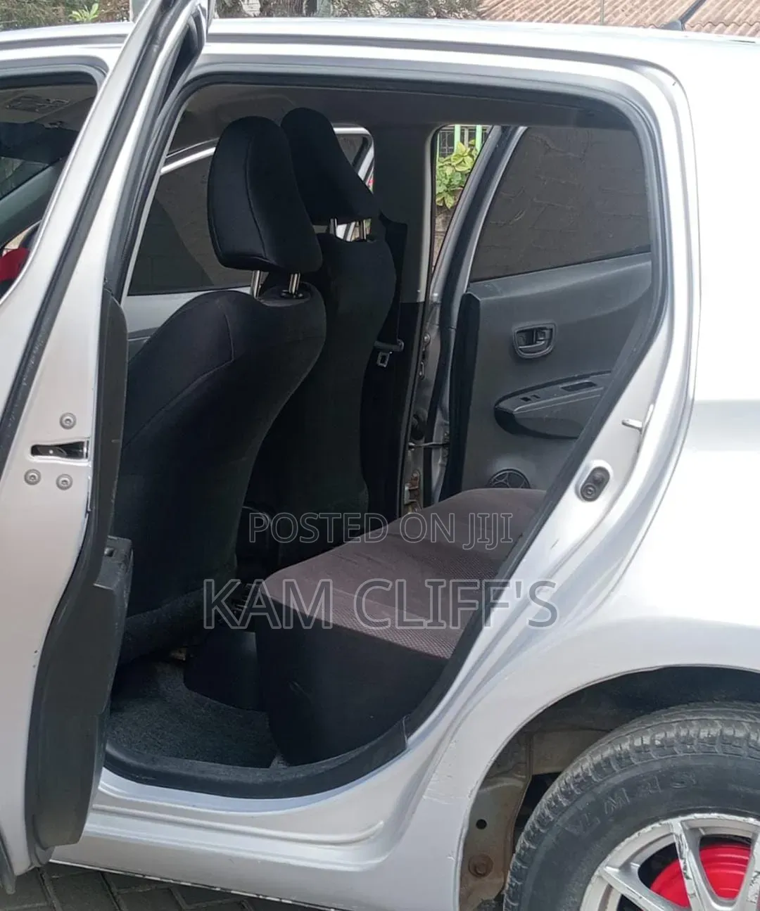Toyota Vitz 2012 Silver