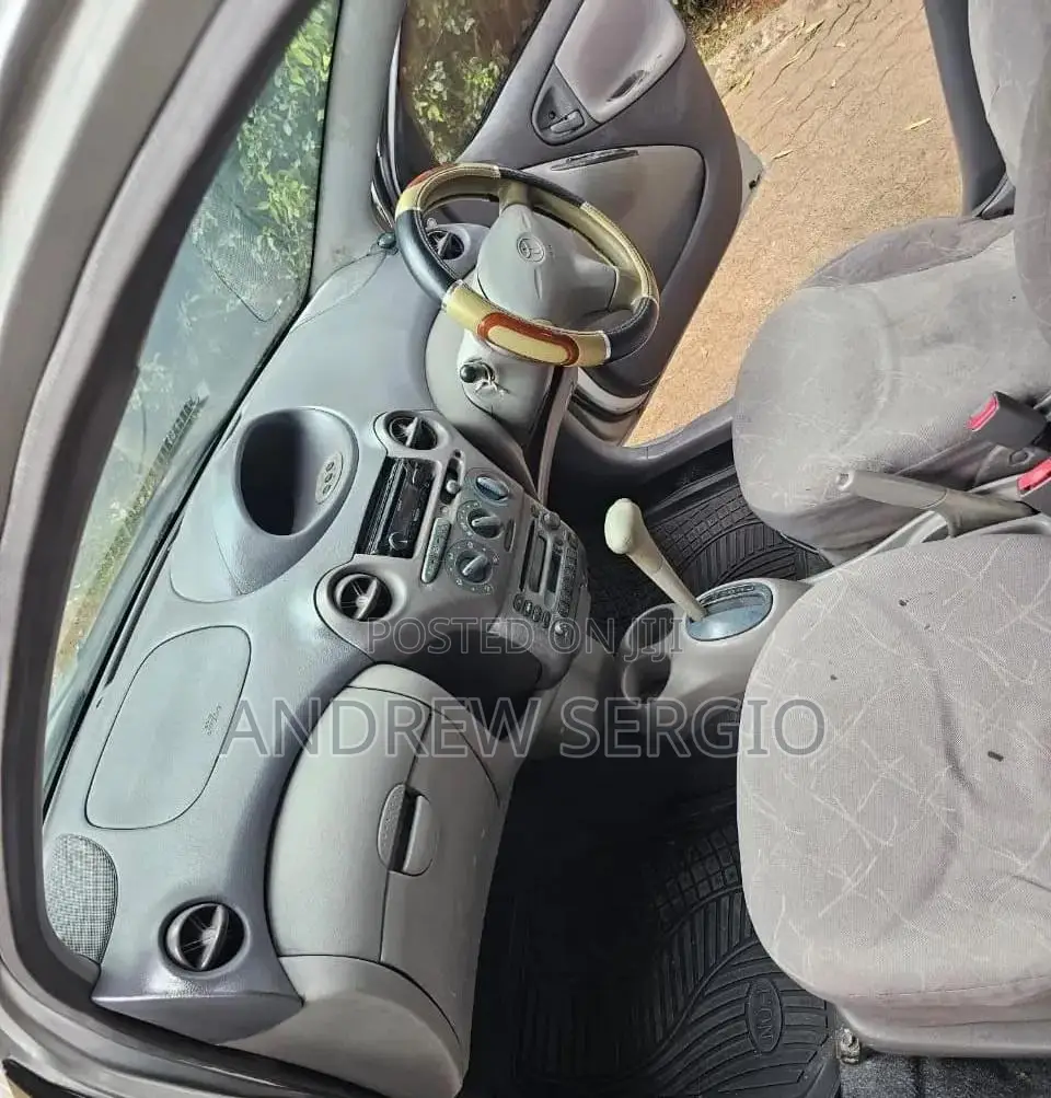 Toyota Platz 2000 Silver