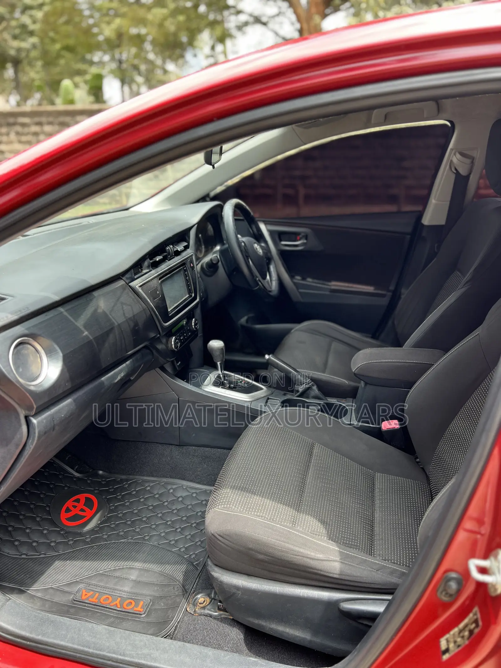 Toyota Auris 2014 Red