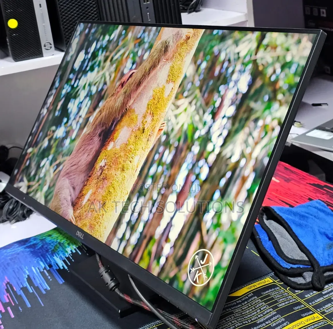 Dell P2719H 
27 Inch Display
1080P Full Hd
60hz Refresh Rate