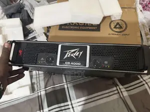 Peavey CS 4000 Professional Power Amplifier