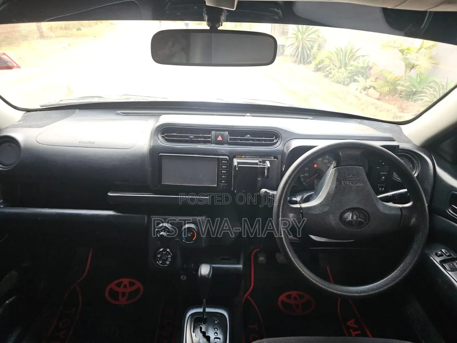 Toyota HiAce 2018 Silver