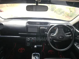 Toyota HiAce 2018 Silver