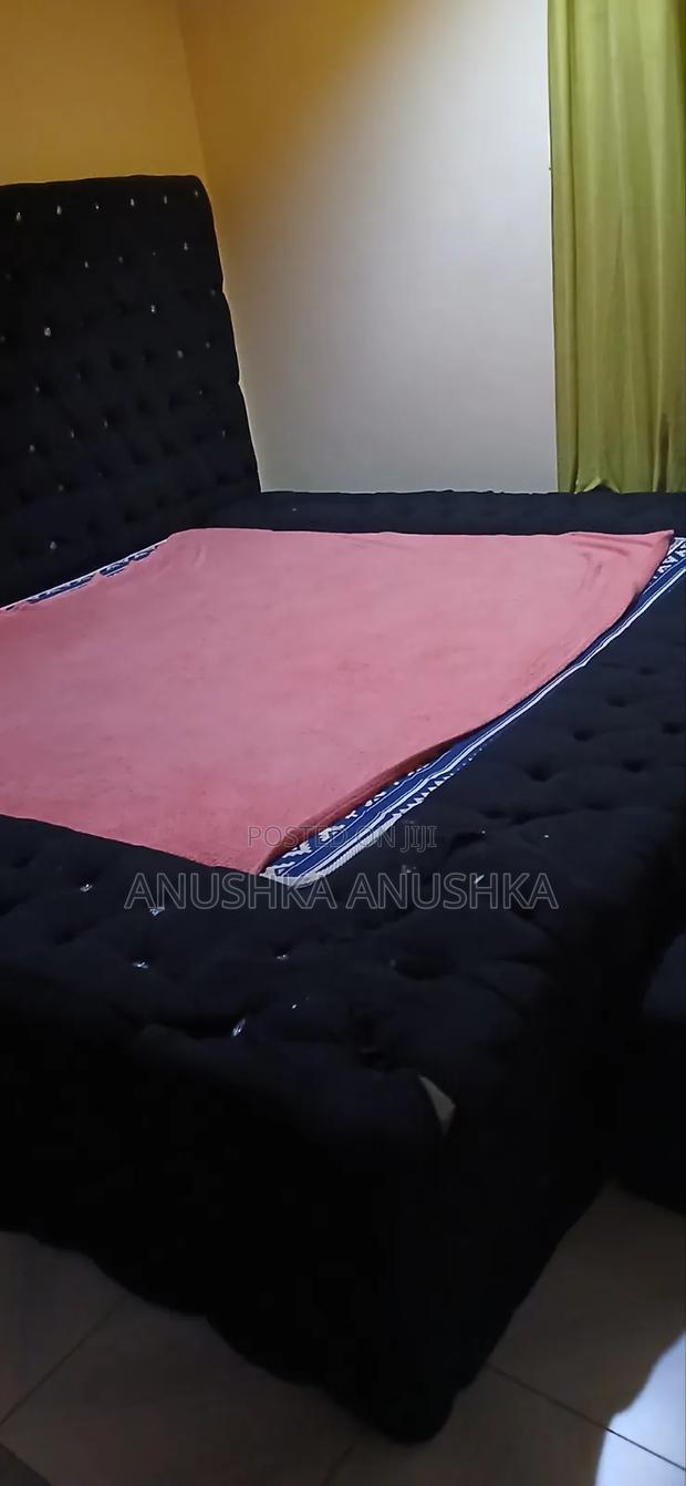 6x6 King Size Bed - thumbnail 2