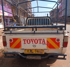 Toyota HiAce 2005