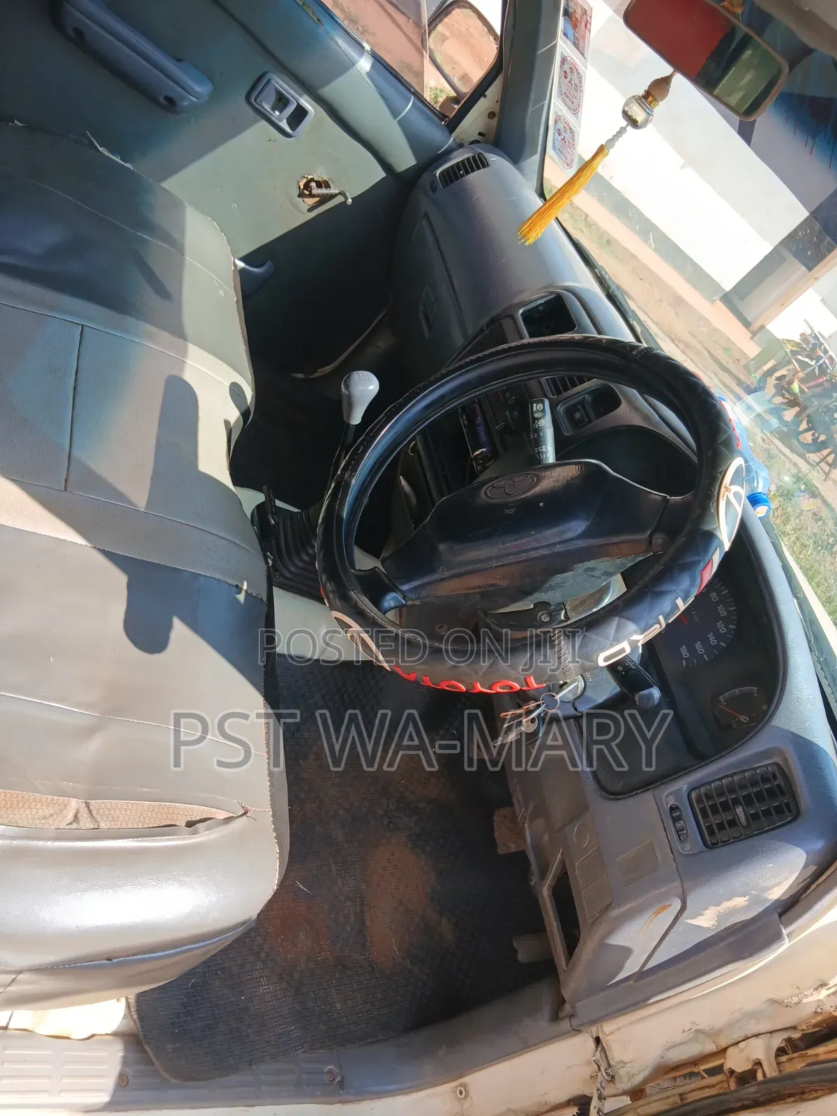 Toyota HiAce 2005
