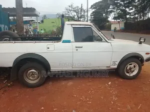 Nissan Pick-Up 1995 White