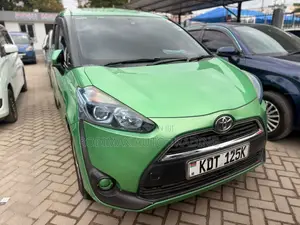 Toyota Sienta 2017 Green