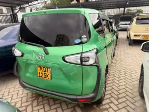 Toyota Sienta 2017 Green