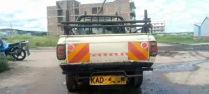 Nissan Pick-Up 1994 Off white