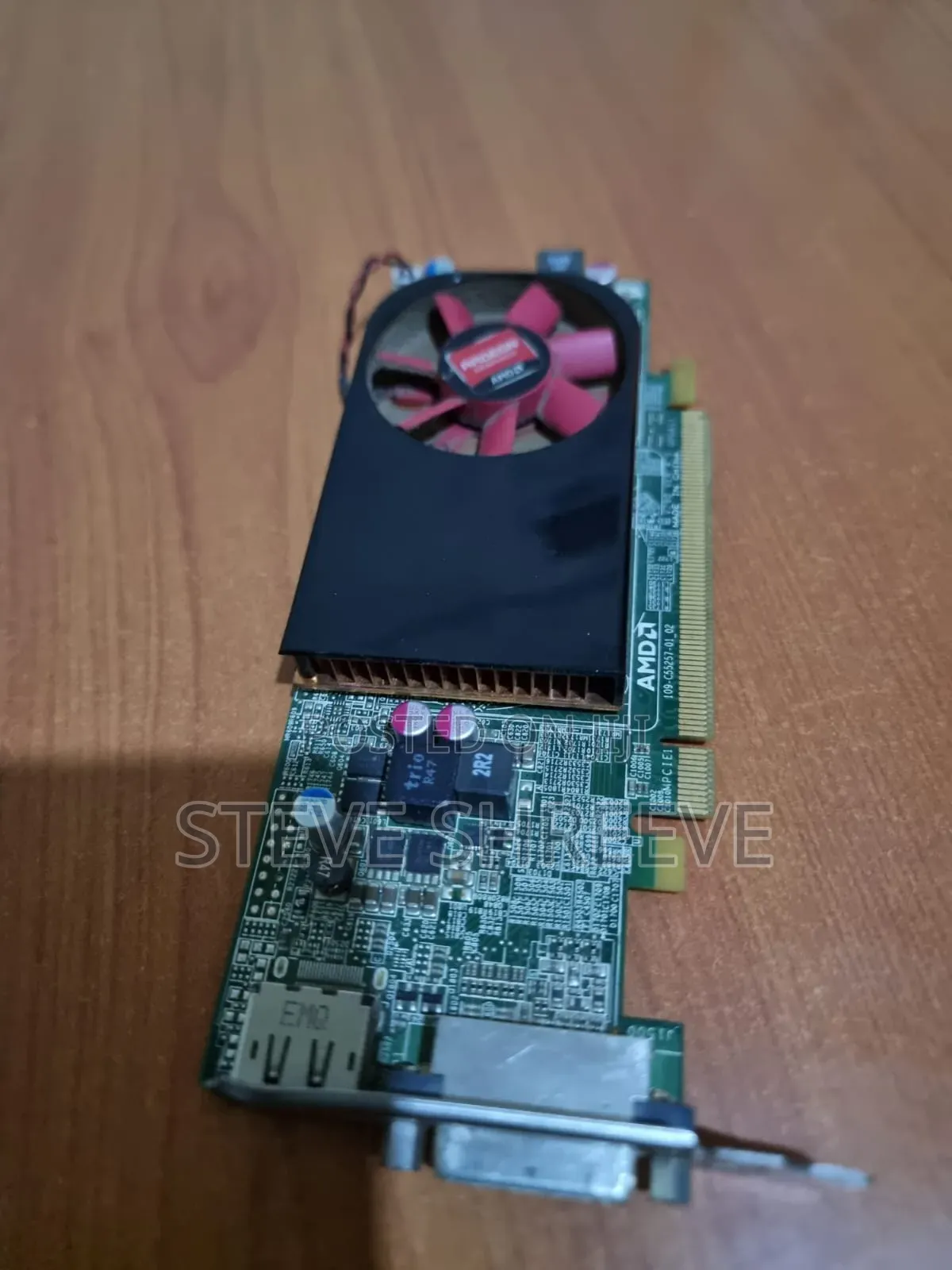 AMD Radeon R7 250 2gb