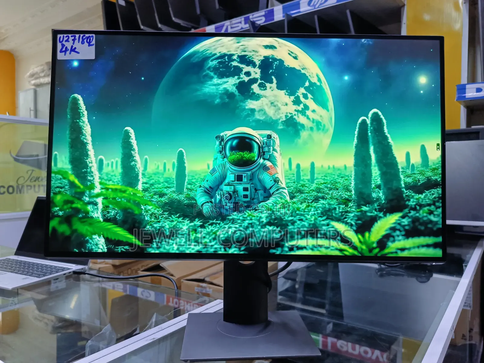 Dell UltraSharp U2718Q 27" UHD IPS Monitor