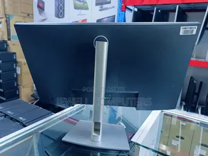 Dell P2722HE 27" Full HD IPS USB-C Hub Monitor