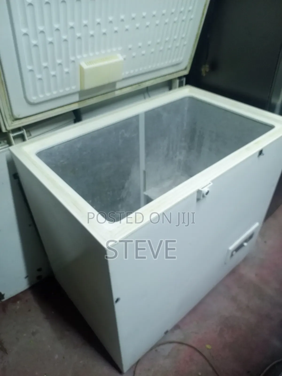 Ex-Uk Whirlpool Heavy-Duty 265ltr Chest Freezer