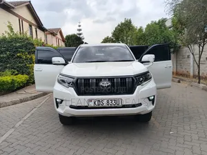 Toyota Land Cruiser Prado 2017 White