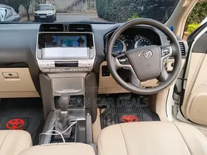 Toyota Land Cruiser Prado 2017 White