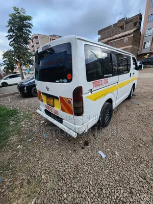 Toyota HiAce 2009 White