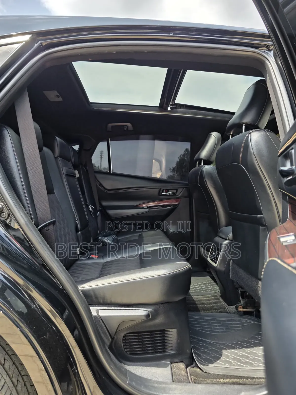Toyota Harrier 2.0 2015