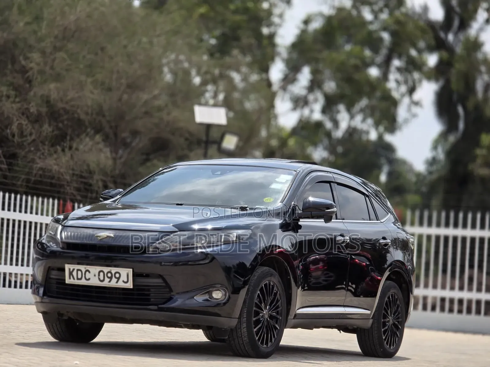 Toyota Harrier 2.0 2015