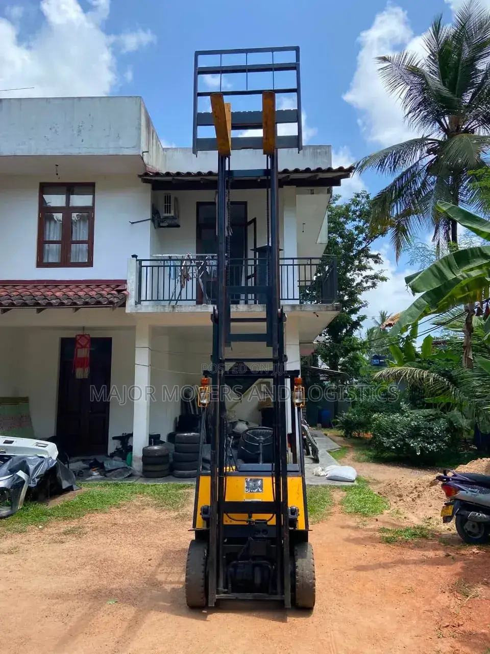 Forklift Hire Ready for Hauling Job _Heavy Lifting Services