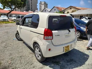 Toyota Porte 2016 Beige