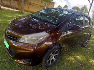 Toyota Vitz 2012 Maroon
