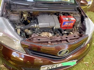 Toyota Vitz 2012 Maroon