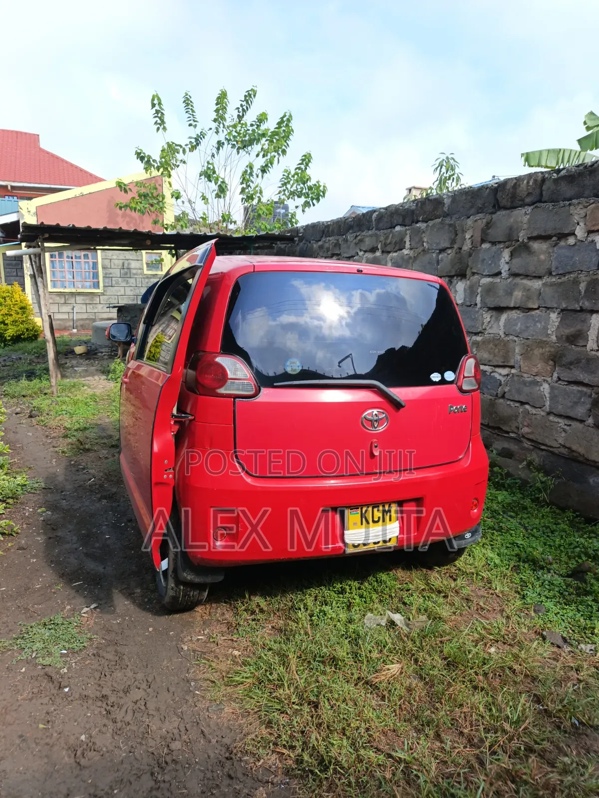 Toyota Porte 2012 Red